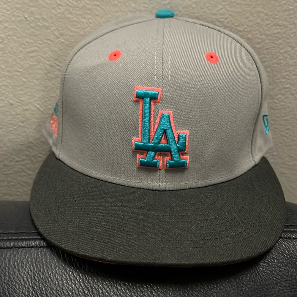 LA Dodgers (South Beach Colorway) New Era Fitted Size 7.5 Baseball Cap